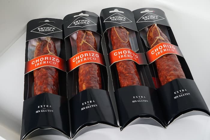 xuc xich nhap khau 1